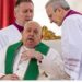El papa Francisco suspendió la lectura de su homilía por problemas respiratorios