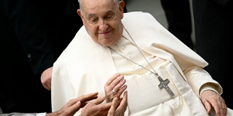 El Papa Francisco salió del estado de gravedad y continúa con su recuperación