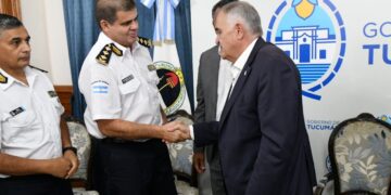 El Gobierno firmó un acuerdo salarial con la policía y el servicio penitenciario de Tucumán