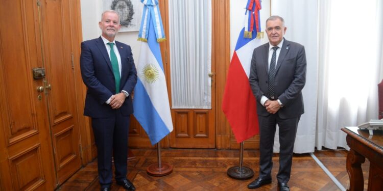 Caputo confirmó que el FMI desembolsará 20 mil millones de dólares