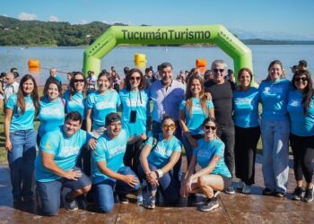 Travesía solidaria en El Cadillal: Nadadores se unieron para ayudar al Hospital de Niños