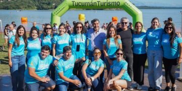Travesía solidaria en El Cadillal: Nadadores se unieron para ayudar al Hospital de Niños