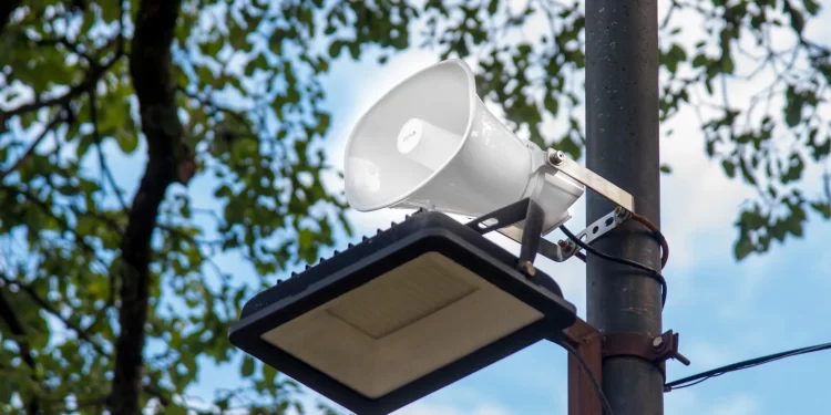 Instalan altavoces en plazas de San Miguel de Tucumán para prevenir actos de vandalismo
