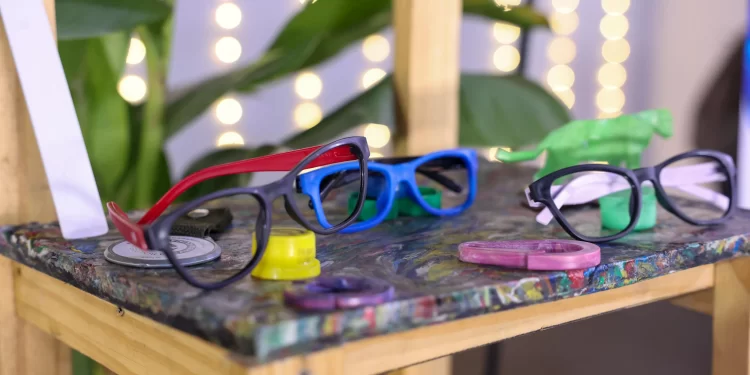 Alumnos de escuelas Municipales recibirán “Eco Lentes” fabricados con material reciclado