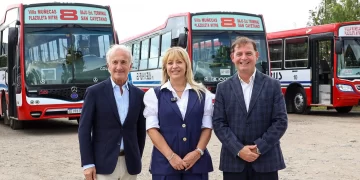 La intendenta Chahla presentó nuevos colectivos de la línea 8