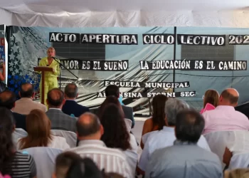 La intendente Chahla inauguró el ciclo lectivo 2025 en las escuelas municipales
