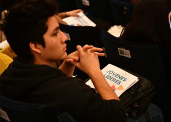 Se inauguró el curso Jóvenes Líderes 2025 ante 800 participantes en el Teatro San Martín