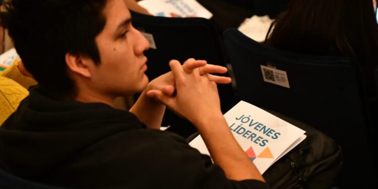 Se inauguró el curso Jóvenes Líderes 2025 ante 800 participantes en el Teatro San Martín