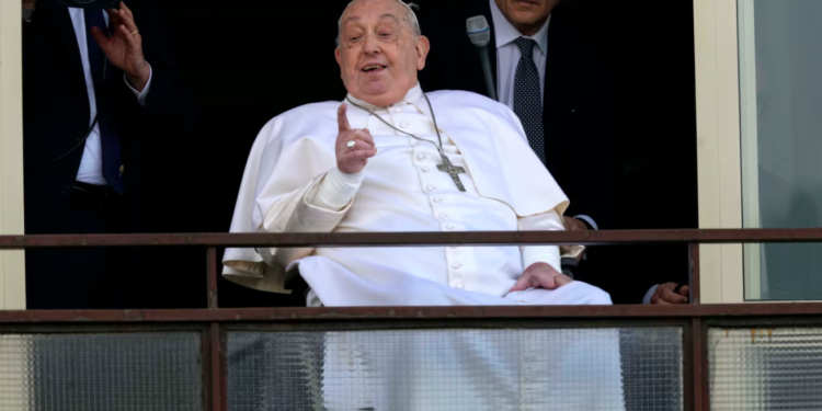 El Papa Francisco reapareció en San Pedro y dio un mensaje sobre la fragilidad humana