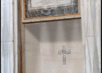 El Vaticano difundió la imagen de la tumba donde descansarán los restos del papa Francisco