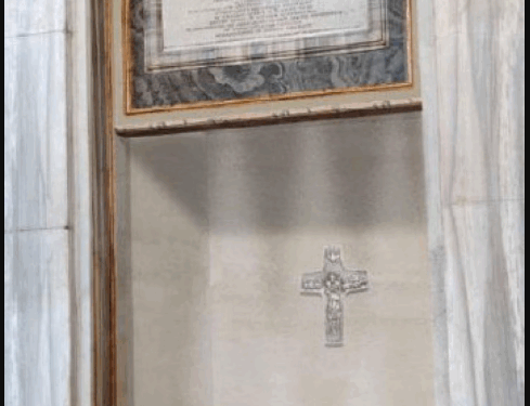 El Vaticano difundió la imagen de la tumba donde descansarán los restos del papa Francisco