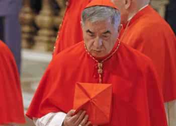 Por las cartas del Papa Francisco, Becciu queda afuera del cónclave