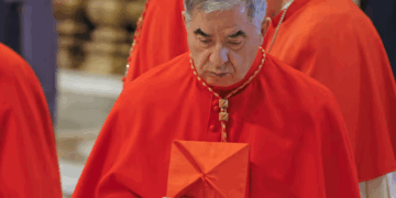 Por las cartas del Papa Francisco, Becciu queda afuera del cónclave