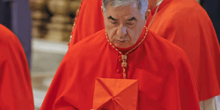 Por las cartas del Papa Francisco, Becciu queda afuera del cónclave