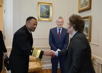 Milei recibió al jefe del Comando Sur y avanzan en cooperación militar con EE.UU.