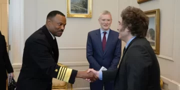 Milei recibió al jefe del Comando Sur y avanzan en cooperación militar con EE.UU.