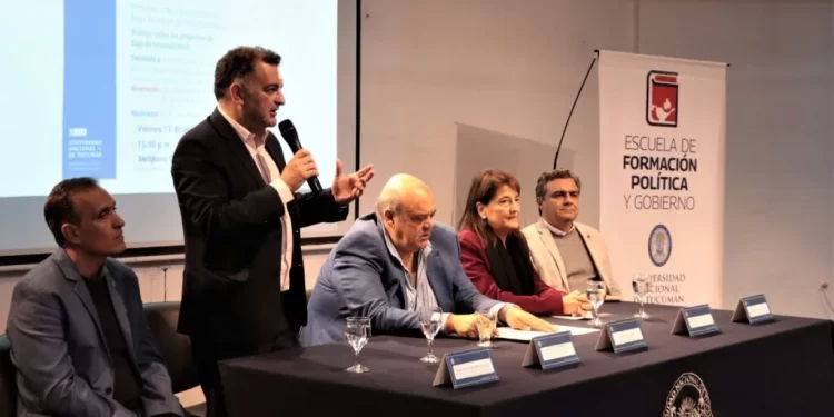 Más de 200 estudiantes comenzaron la Diplomatura en Política y Gobierno de la UNT