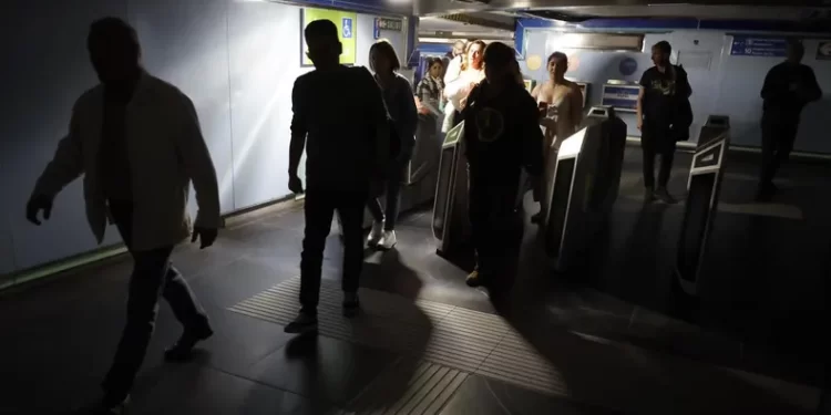 Apagón masivo en Europa: Descartan que sea un ciberataque y buscan las causas