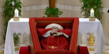 Un último adiós sin ostentación: La sencillez del funeral del Papa Francisco