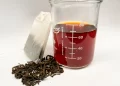 Un estudio revela que el té negro y verde actúan como filtros naturales contra metales pesados