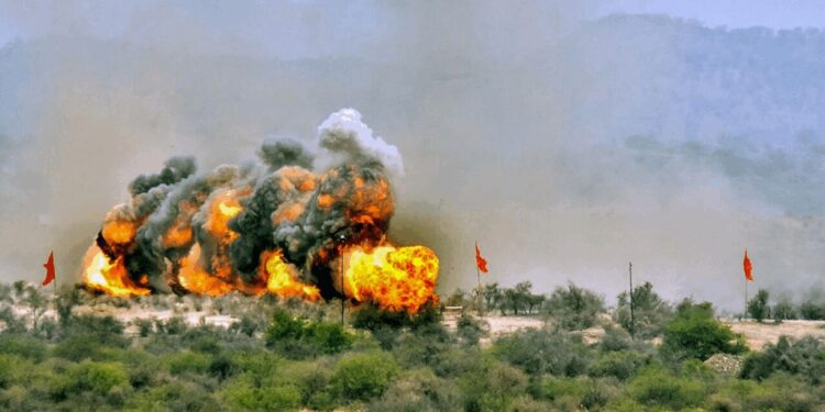 Tensión nuclear en el sur de Asia: India ataca con misiles a Pakistán