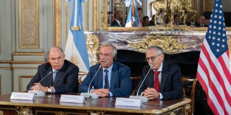 Argentina y EE.UU. acuerdan avanzar en una alternativa a la OMS y estrechan la cooperación sanitaria y comercial