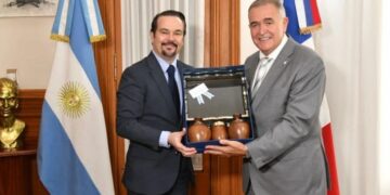 El embajador de Francia visitó Tucumán y anunció cooperación en educación, cultura e inversiones