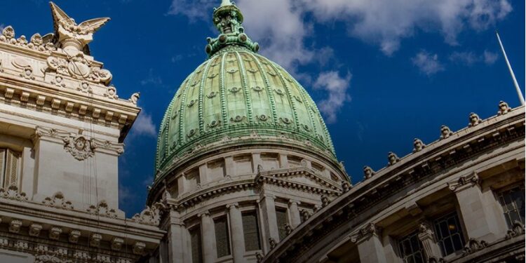 Presentan un proyecto de ley para garantizar el financiamiento universitario y asegurar la educación pública