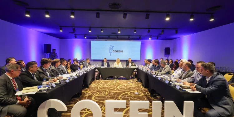En San Miguel de Tucumán se celebra el primer encuentro federal de intendentes