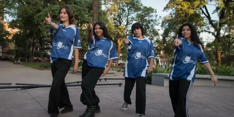 Bailarines de K-pop competirán en Plaza Independencia en un evento gratuito organizado por el Municipio