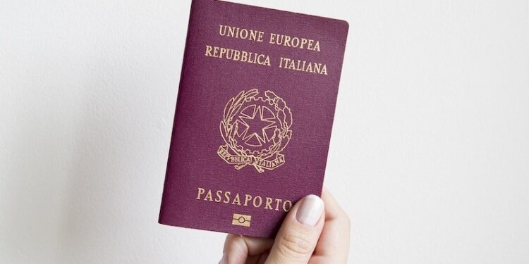 Italia avanza con una reforma que restringe el acceso a la ciudadanía por descendencia
