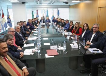 Gobernadores proponen redistribuir recursos nacionales para reforzar el federalismo