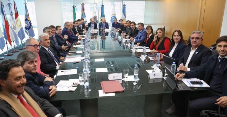 Gobernadores proponen redistribuir recursos nacionales para reforzar el federalismo