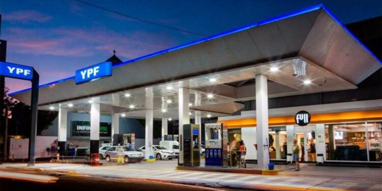 YPF usará inteligencia artificial para ofrecer combustibles más baratos durante la madrugada