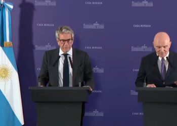 El Gobierno presentó un proyecto de ley para incentivar el uso de dólares no declarados y reducir la presión fiscal