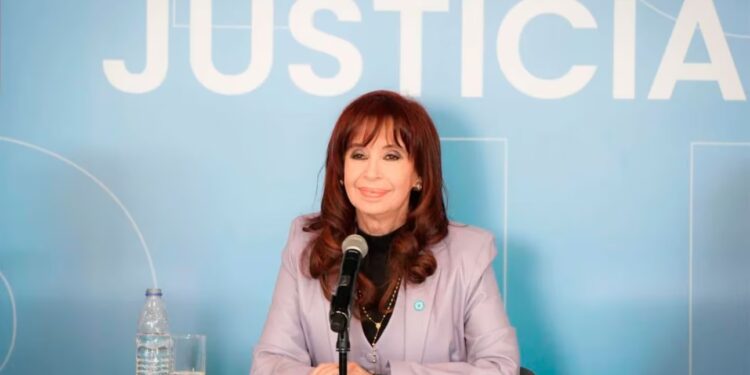 Cristina Kirchner comenzó a cumplir prisión domiciliaria en su departamento de Constitución con tobillera electrónica