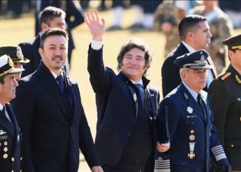 Milei encabezó el acto por el Día de la Bandera en Palermo: críticas al Estado y respaldo a las Fuerzas Armadas