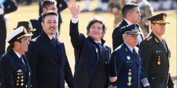 Milei encabezó el acto por el Día de la Bandera en Palermo: críticas al Estado y respaldo a las Fuerzas Armadas