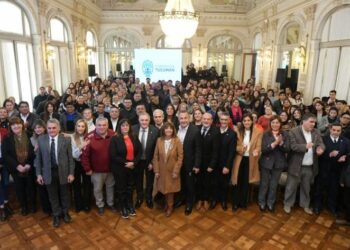 Se impulsan cuatro leyes clave para la docencia tucumana: Titularización masiva y desconexión digital