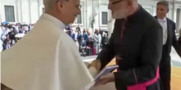 Roberto Ferrari saludó al papa León XIV en el Vaticano y reiteró el deseo de una visita a la Argentina