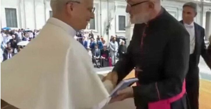 Roberto Ferrari saludó al papa León XIV en el Vaticano y reiteró el deseo de una visita a la Argentina