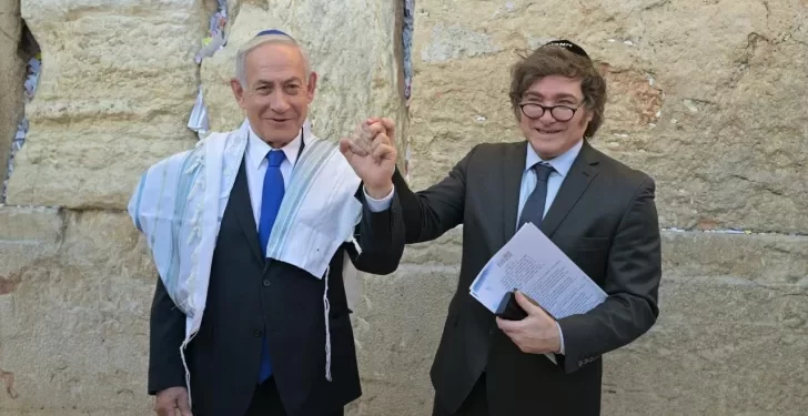 Milei cerró su visita a Israel con un rezo en el Muro de los Lamentos