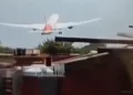 Tragedia aérea en India: Al menos 294 muertos tras el impacto de un avión en una zona residencial