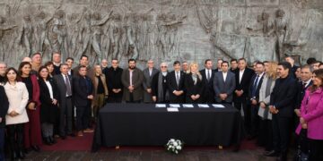 Políticos Tucumanos firmaron un compromiso por el bien común en la Casa Histórica, convocados por la Iglesia
