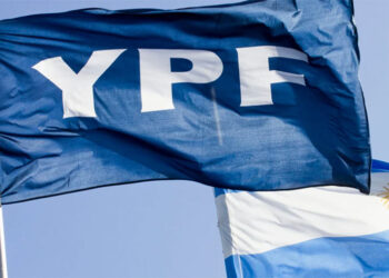 YPF: La Justicia de EE.UU. ordenó a la Argentina entregar el 51% de sus acciones como parte del fallo por la expropiación