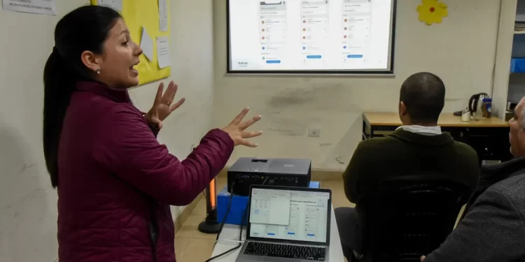 Capacitan en inteligencia artificial para mejorar la empleabilidad de personas desocupadas en San Miguel de Tucumán