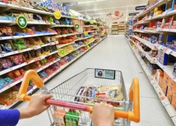 El consumo masivo volvió a caer en junio tras tres meses en alza y expuso una fuerte baja en supermercados y mayoristas