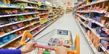 El consumo masivo volvió a caer en junio tras tres meses en alza y expuso una fuerte baja en supermercados y mayoristas