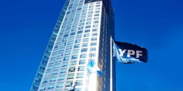 Juicio por YPF: EE.UU. cita a la Argentina a una nueva audiencia y mantiene en suspenso la entrega de acciones
