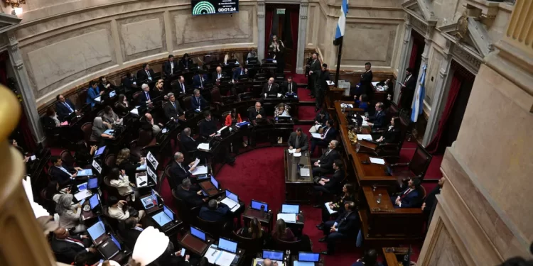 El Senado aprobó el aumento de jubilaciones en una sesión polémica y sin presencia del oficialismo